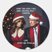 Trump en vrouw "Wie geeft een F*ck" Kerstmis Ronde Sticker (Voorkant)