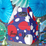 Trump enorme polka dot rood wit blauw feest bedankdoosjes<br><div class="desc">Hoe leuk zijn deze rode,  witte en blauwe polka dot fastboxen. Perfect voor weggeefacties of traktaties op uw feestviering. Personaliseer het om het je eigen te maken! Onderdeel van het enorme Collectie van Trump.</div>