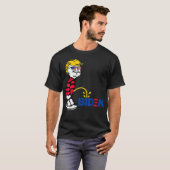 Trump Flag Sunglasses Peeing Pissing Pee On Biden, T-shirt (Voorkant volledig)