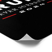 Trump geeft zich nooit over 2024 Maga Patriottisch Poster (Hoek)