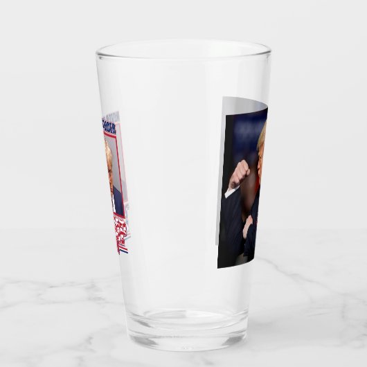 Trump geeft zich nooit over glas (Links)