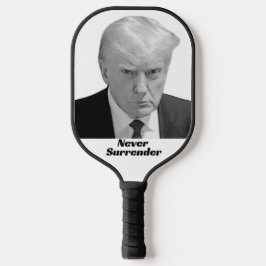 Trump geeft zich nooit over pickleball paddle
