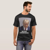 Trump geeft zich nooit over t-shirt (Voorkant volledig)