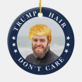 Trump Hair, geef er niets om | Foto van Funny Keramisch Ornament (Achterkant)