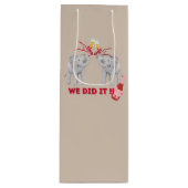 Trump Harris Kennedy Biden grappige schattige olif Wijn Cadeautas (Voorkant)