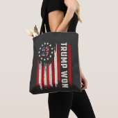 Trump heeft de inauguratie van de Amerikaanse vlag Tote Bag (Dichtbij)
