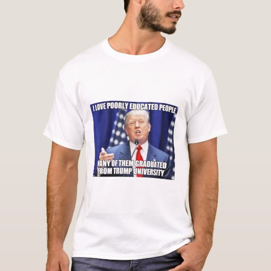 Trump houdt van slecht opgeleide mensen... t-shirt (Voorkant)