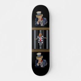 Trump in de gevangenis draagt skateboard