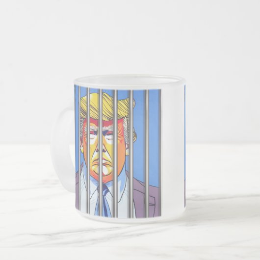 Trump in Jail Frosted Glass Mok, 10 oz Matglas Koffiemok (Voorkant links)