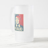 Trump is een fraude -.png matglas bierpul (Voorkant links)