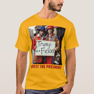 Trump is een misdadiger die het President arrestee T-shirt