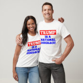 Trump is een nationale schande witte T-shirt (Unisex)