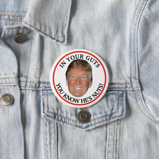 Trump is gek! ronde button 7,6 cm (In situ)