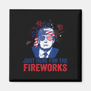 Trump is hier gewoon voor het vuurwerk Funny Fourt Magneet