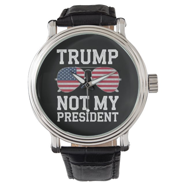 Trump is niet mijn President tegen Trump Horloge (Voorkant)