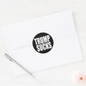"TRUMP IS WAARDELOOS" RONDE STICKER (Envelop)