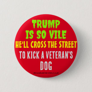 TRUMP IS ZO VRESELIJK DAT HIJ DE HOND VAN EEN VETE RONDE BUTTON 5,7 CM