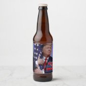 Trump knuffelen de vlag - Trump 2020 Bier Etiket (Voorkant)