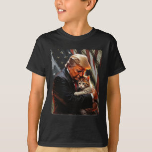 Trump Knuffelt Met Een Oranje Kat 2025 Maak Katten T-shirt