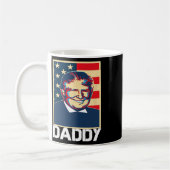 Trump looft pappie koffiemok (Links)