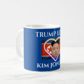 Trump Loves Kim Jong Un Koffiemok (Voorkant links)