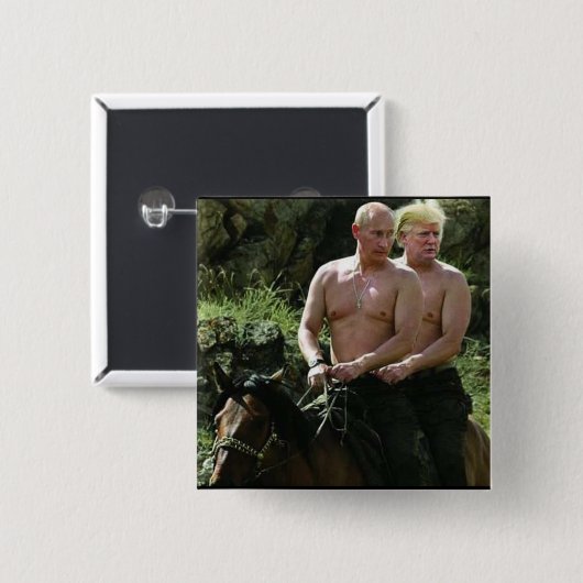 TRUMP LOVES PUTIN VIERKANTE BUTTON 5,1 CM (Voorkant /achterkant)