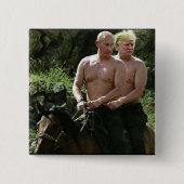 TRUMP LOVES PUTIN VIERKANTE BUTTON 5,1 CM (Voorkant)