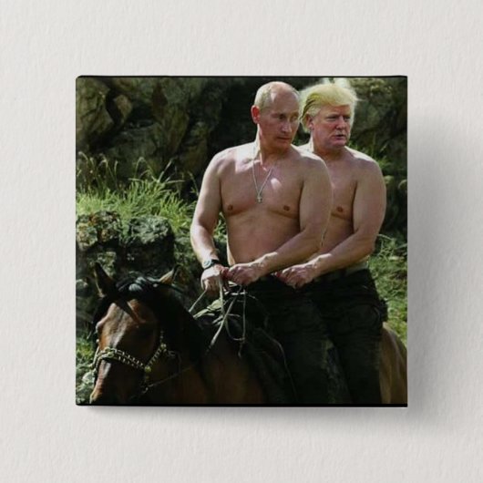 TRUMP LOVES PUTIN VIERKANTE BUTTON 5,1 CM (Voorkant)