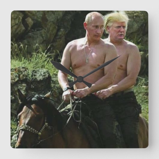 TRUMP LOVES PUTIN VIERKANTE KLOK (Voorkant)