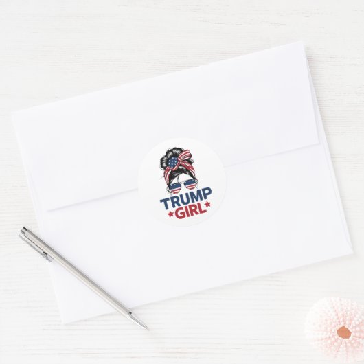 Trump Meisje Messy Bun Trump 2024 Verkiezing Ameri Ronde Sticker (Envelop)