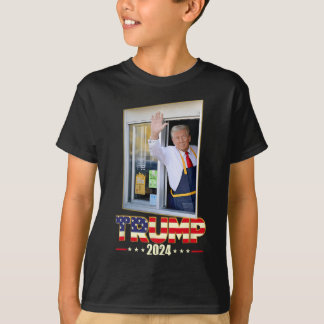 Trump met Mc Donald Trump-werknemer stemt op Trump T-shirt