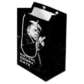 Trump Middenvinger 2026 Meme Grappig Medium Cadeauzakje (Voorkant Gekanteld)