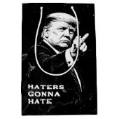 Trump Middenvinger 2026 Meme Grappig Medium Cadeauzakje (Voorkant)