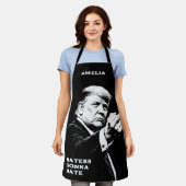 Trump Middenvinger 2026 Meme Grappig Schort (Gedragen)