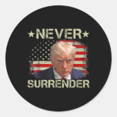 Trump Mok Shot Never Surrender Pro Trump American Ronde Sticker (Voorkant)