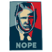 Trump Nope Gift Bag Medium Cadeauzakje (Voorkant)
