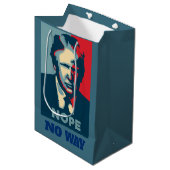 Trump Nope No Way Gift Bag Medium Cadeauzakje (Voorkant Gekanteld)