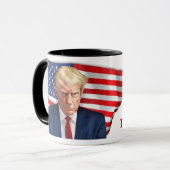 Trump Officiële Mok Shot met American Flag (Voorkant links)