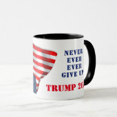 Trump Officiële Mok Shot met American Flag (Voorkant rechts)