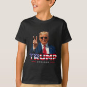 Trump Peace Sign Hand Amerikaanse vlag Trump 2024 T-shirt (Voorkant)