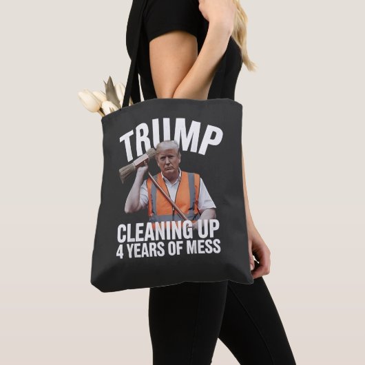Trump ruimt 4 jaar vuilnisbak op tote bag (Dichtbij)