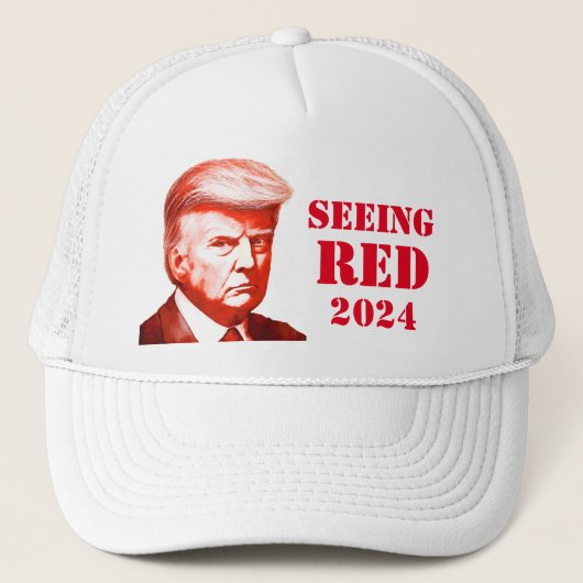 Trump Seing Red Unofficial Mok Shot Trump 2024 Trucker Pet (Voorkant)