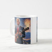 Trump speelt elektrische gitaar Mount Rushmore MAG Koffiemok (Voorkant links)