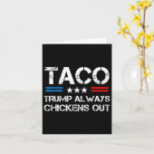 Trump steekt altijd kippen uit Taco Trade Funny Me Kaart (Gele Bloem)