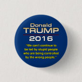 TRUMP STUPID MENSEN RONDE BUTTON 3,2 CM (Voorkant)