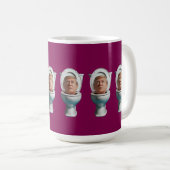 Trump Toilet Mug Koffiemok (Voorkant rechts)