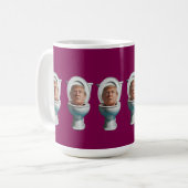 Trump Toilet Mug Koffiemok (Voorkant links)
