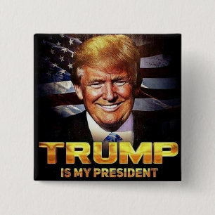 TRUMP TROTS VIERKANTE BUTTON 5,1 CM
