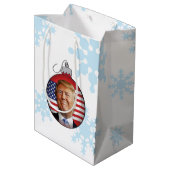 Trump voor Kerstmis Medium Cadeauzakje (Achterkant Gekanteld)