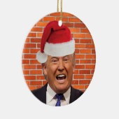Trump wil alleen zijn muur. keramisch ornament (Rechts)